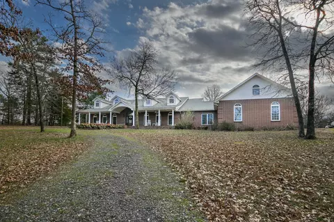 37 Polk Street South, Mena, AR 71953