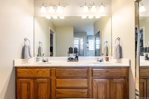 Bath - 815 Elkhart Loop, Bryant, AR 72022 photo 4 of 7