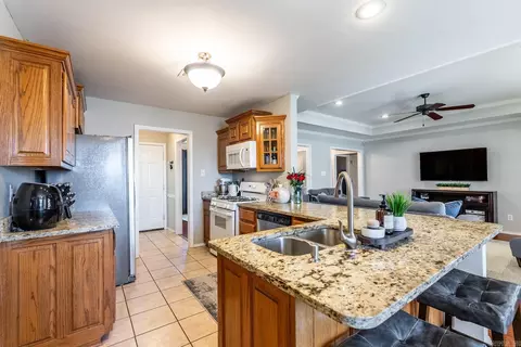 Kitchen - 815 Elkhart Loop, Bryant, AR 72022 photo 2 of 3
