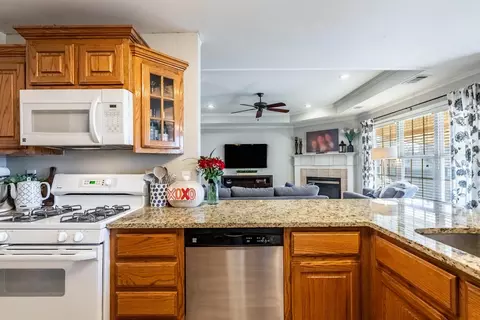 Kitchen - 815 Elkhart Loop, Bryant, AR 72022 photo 3 of 3