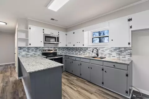 Kitchen - 2087 Hwy 31, Beebe, AR 72012 photo 2 of 5