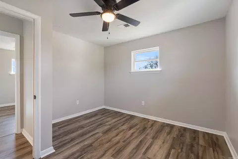Bedroom - 2087 Hwy 31, Beebe, AR 72012 photo 2 of 5