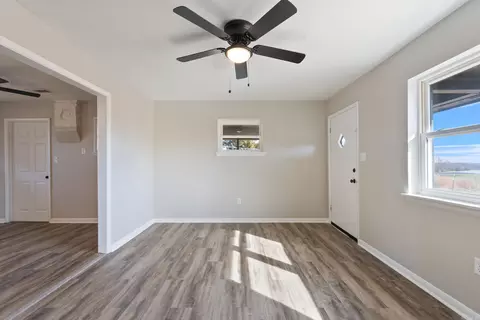 Living - 2087 Hwy 31, Beebe, AR 72012 photo 4 of 5
