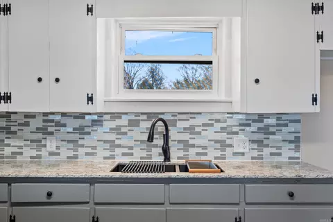 Kitchen - 2087 Hwy 31, Beebe, AR 72012 photo 5 of 5