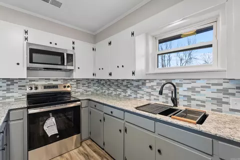 Kitchen - 2087 Hwy 31, Beebe, AR 72012 photo 3 of 5