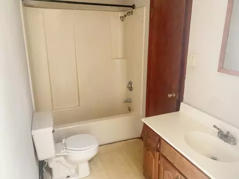 Bath - 3 Julner St, Searcy, AR 72143 photo 2 of 2