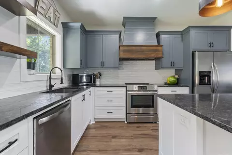 Kitchen - 2 Dandelion Dr, Greenbrier, AR 72058 photo 2 of 6
