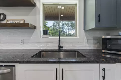 Kitchen - 2 Dandelion Dr, Greenbrier, AR 72058 photo 3 of 6