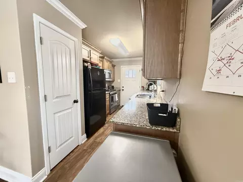Kitchen - 313 Bass Ln, Benton, AR 72019 photo 2 of 2