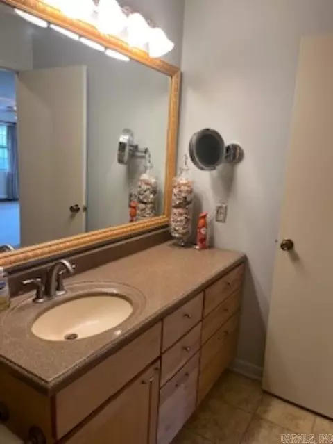 Bath - 5806 Gwen Ln, Pine Bluff, AR 71603 photo 3 of 3