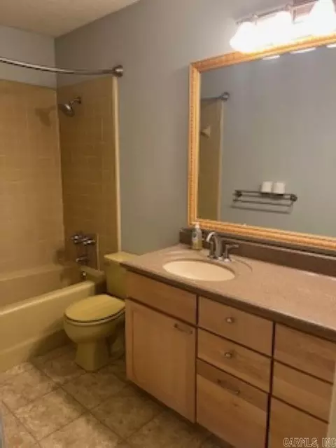 Bath - 5806 Gwen Ln, Pine Bluff, AR 71603 photo 1 of 3