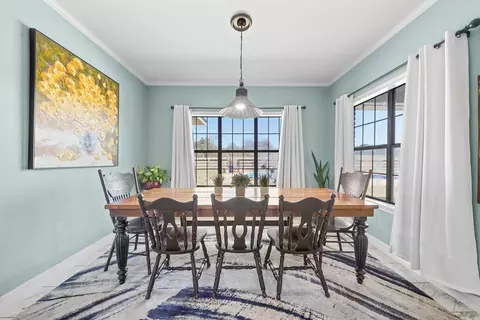 Dining - 363 Crooked Rd, De Queen, AR 71832 photo 3 of 3
