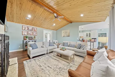 Living - 363 Crooked Rd, De Queen, AR 71832 photo 3 of 4
