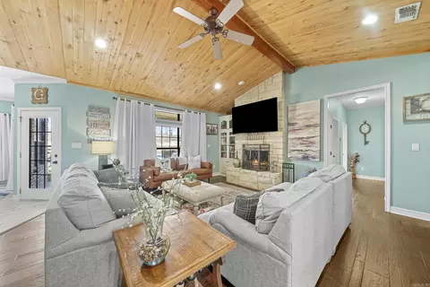 Living - 363 Crooked Rd, De Queen, AR 71832 photo 1 of 4