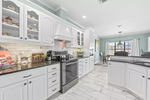Kitchen - 363 Crooked Rd, De Queen, AR 71832 photo 1 of 4