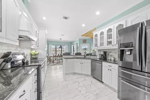 Kitchen - 363 Crooked Rd, De Queen, AR 71832 photo 2 of 4