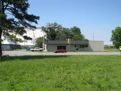 2402 E Broadway St, North Little Rock, AR 72114