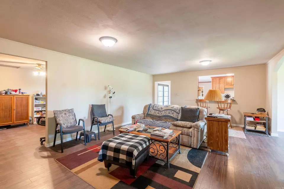 Living - 921 Meadow Creek Ln, Heber Springs, AR 72543 photo 3 of 4