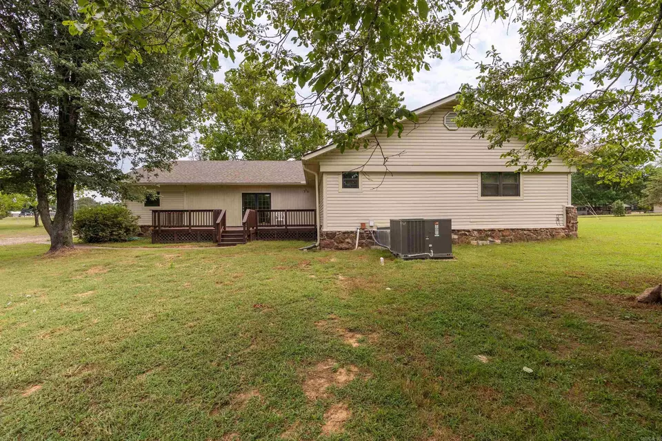 Exterior - 921 Meadow Creek Ln, Heber Springs, AR 72543 photo 5 of 12