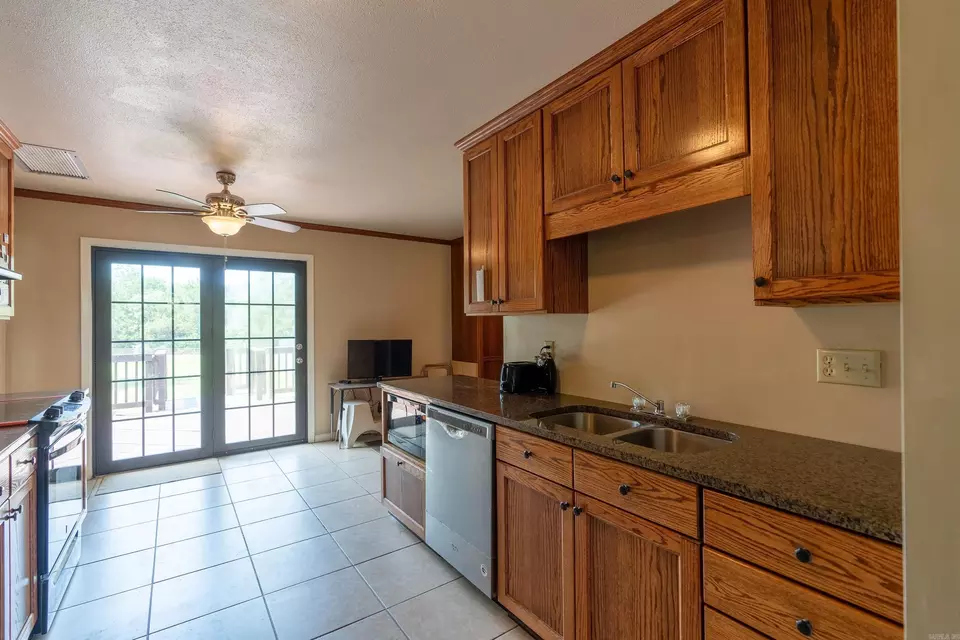Kitchen - 921 Meadow Creek Ln, Heber Springs, AR 72543 photo 2 of 2