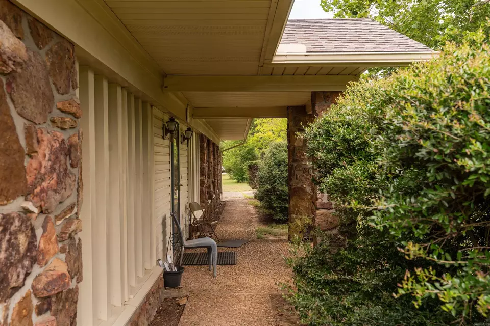 Exterior - 921 Meadow Creek Ln, Heber Springs, AR 72543 photo 2 of 12