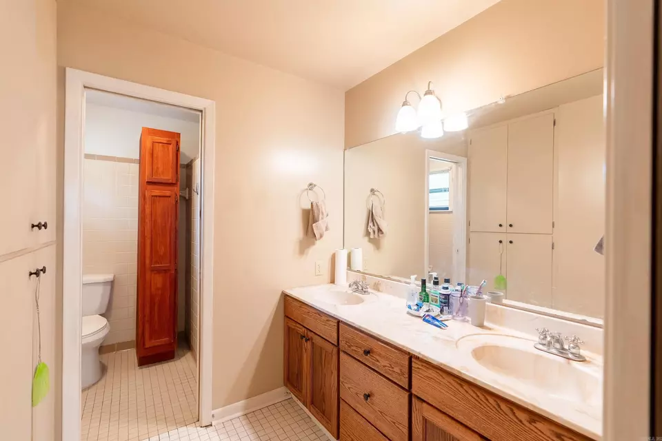 Bath - 921 Meadow Creek Ln, Heber Springs, AR 72543 photo 1 of 5
