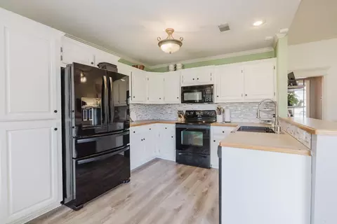 Kitchen - 4414 Mandy Cir, Benton, AR 72015 photo 1 of 2