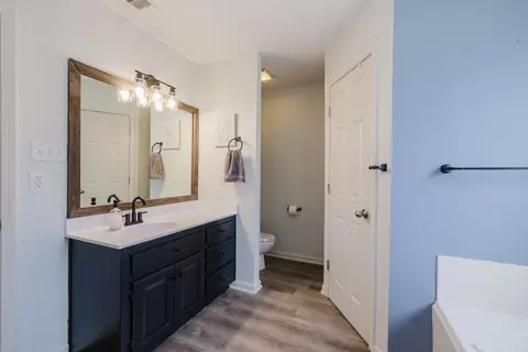 Bath - 4414 Mandy Cir, Benton, AR 72015 photo 3 of 4
