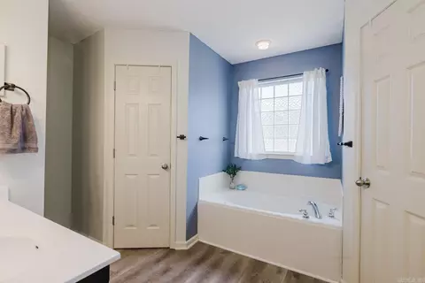 Bath - 4414 Mandy Cir, Benton, AR 72015 photo 1 of 4
