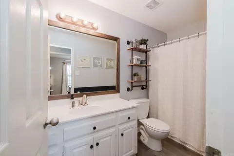Bath - 4414 Mandy Cir, Benton, AR 72015 photo 4 of 4
