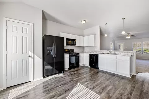 Kitchen - 1001 Meadows Edge, Alexander, AR 72002 photo 1 of 4