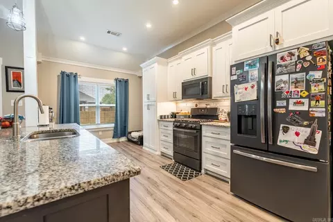 Kitchen - 93 Nixon Ln, Austin, AR 72007 photo 2 of 3