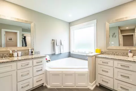 Bath - 93 Nixon Ln, Austin, AR 72007 photo 1 of 7