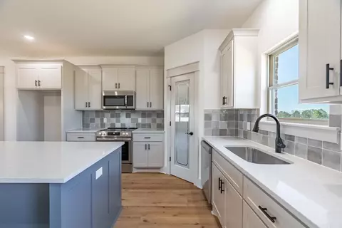 Kitchen - 19 High Point Dr, Greenbrier, AR 72058 photo 10 of 10