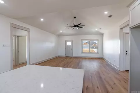 Living - 19 High Point Dr, Greenbrier, AR 72058 photo 3 of 5
