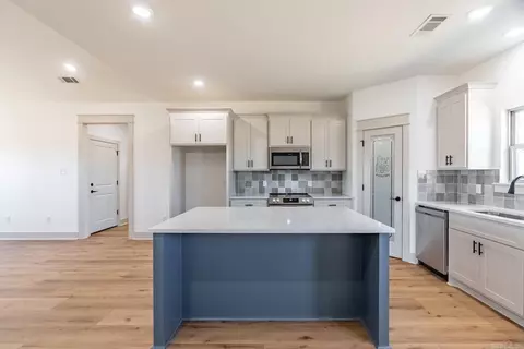 Kitchen - 19 High Point Dr, Greenbrier, AR 72058 photo 1 of 10