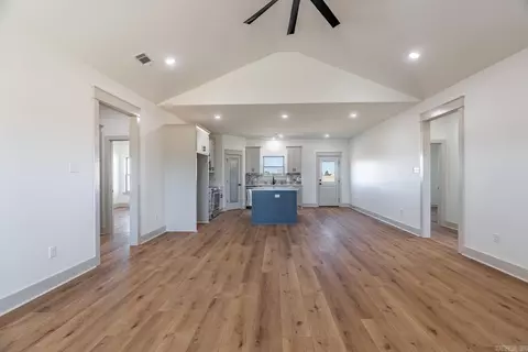 Living - 19 High Point Dr, Greenbrier, AR 72058 photo 2 of 5