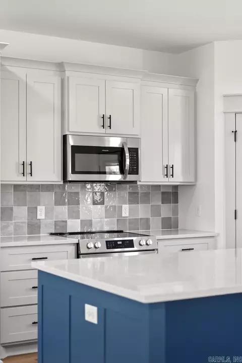 Kitchen - 19 High Point Dr, Greenbrier, AR 72058 photo 3 of 10