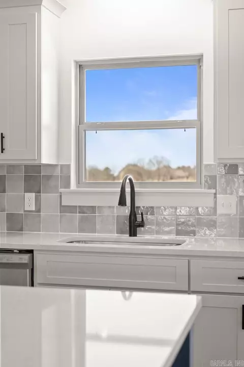 Kitchen - 19 High Point Dr, Greenbrier, AR 72058 photo 8 of 10