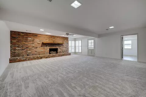 Living - 602 Oregon St, Beebe, AR 72012 photo 2 of 4