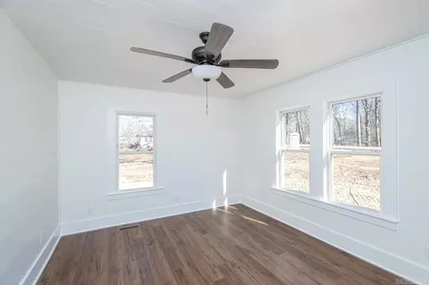 Bedroom - 5404 E Sardis Rd, Hensley, AR 72065 photo 1 of 7