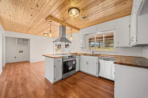 Kitchen - 409 Whittington St, Mount Ida, AR 71957 photo 3 of 5