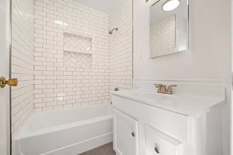 Bath - 409 Whittington St, Mount Ida, AR 71957 photo 1 of 3