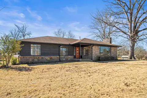 Exterior - 409 Whittington St, Mount Ida, AR 71957 photo 2 of 4