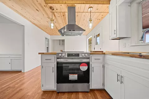 Kitchen - 409 Whittington St, Mount Ida, AR 71957 photo 4 of 5