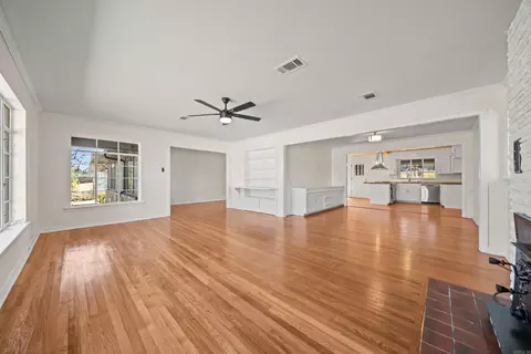 Living - 409 Whittington St, Mount Ida, AR 71957 photo 4 of 5
