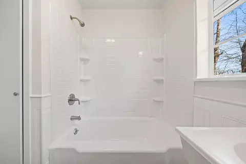 Bath - 409 Whittington St, Mount Ida, AR 71957 photo 3 of 3