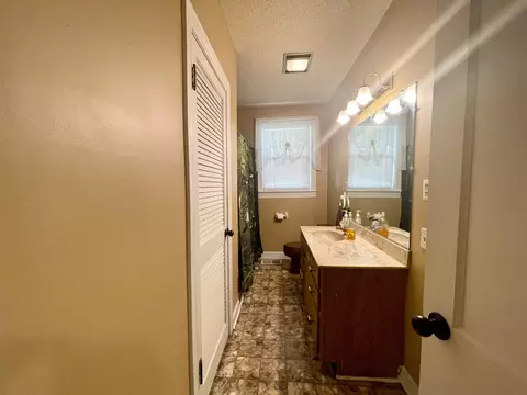 Bath - 625 W Main St, Trumann, AR 72472 photo 5 of 9