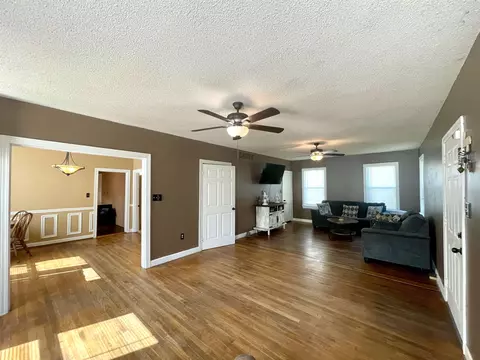 Living - 625 W Main St, Trumann, AR 72472 photo 2 of 4