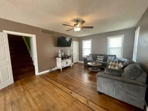 Living - 625 W Main St, Trumann, AR 72472 photo 3 of 4